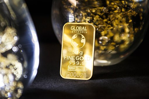 Are there any alternatives to investing in physical gold?